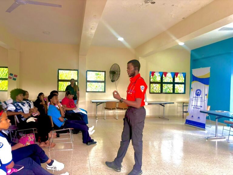 MIDECCOM impulsa formación en Primeros Auxilios para jóvenes de Haina